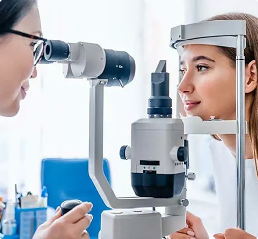Private ophthalmologist consultation at LIPS Healthcare